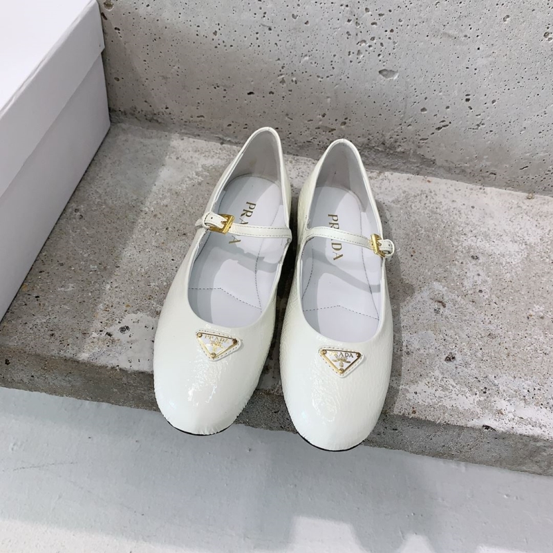 Pra*a flat shoes